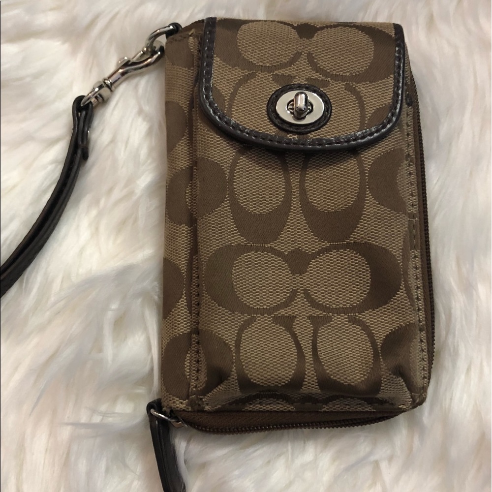 Signature Coach Wallet Phone Case